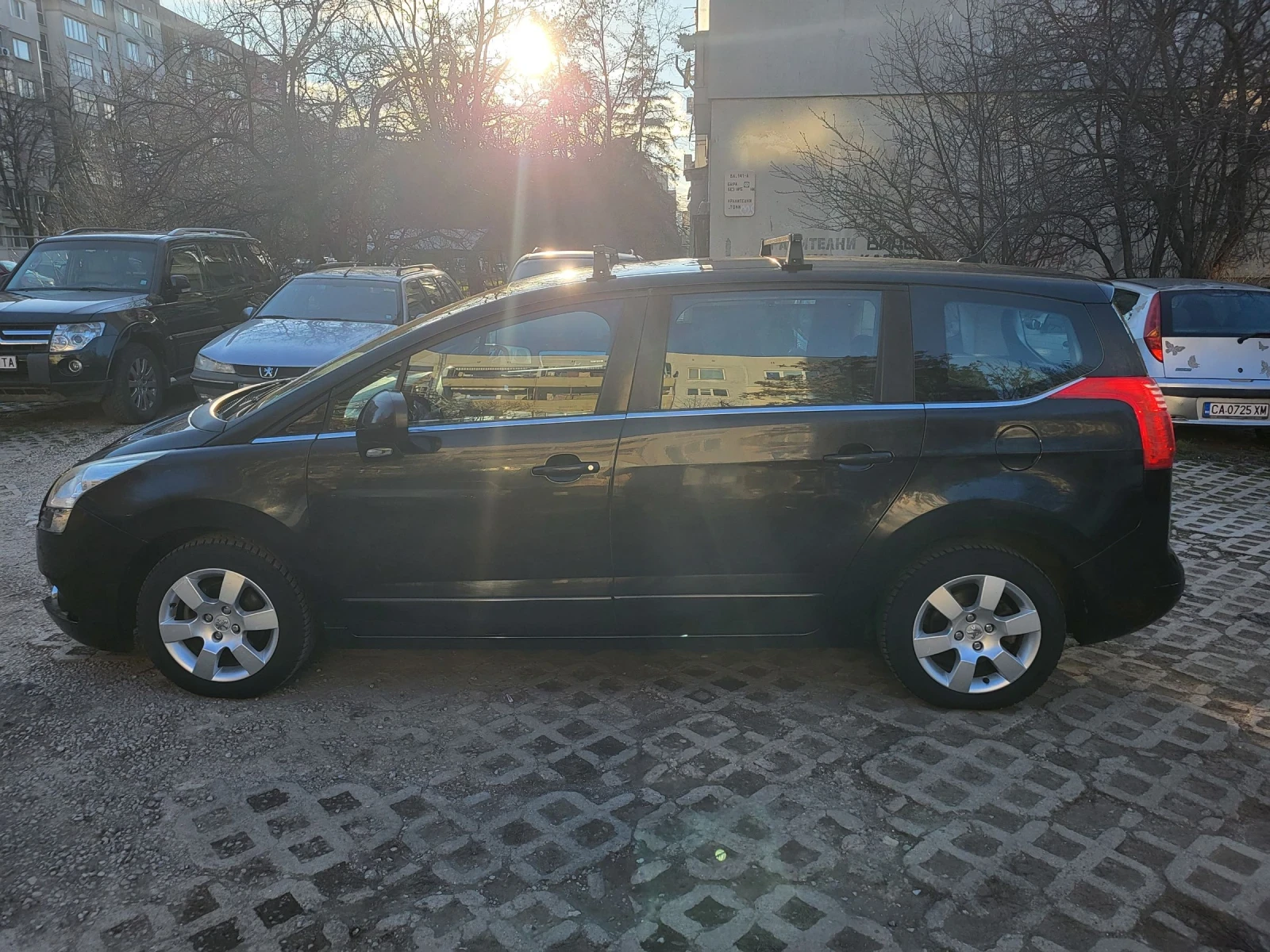 Peugeot 5008 1, 6 бензин 120 к. с, снимка 3 - Автомобили и джипове - 55025608