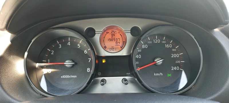 Nissan Qashqai 1.6, снимка 8 - Автомобили и джипове - 52455012