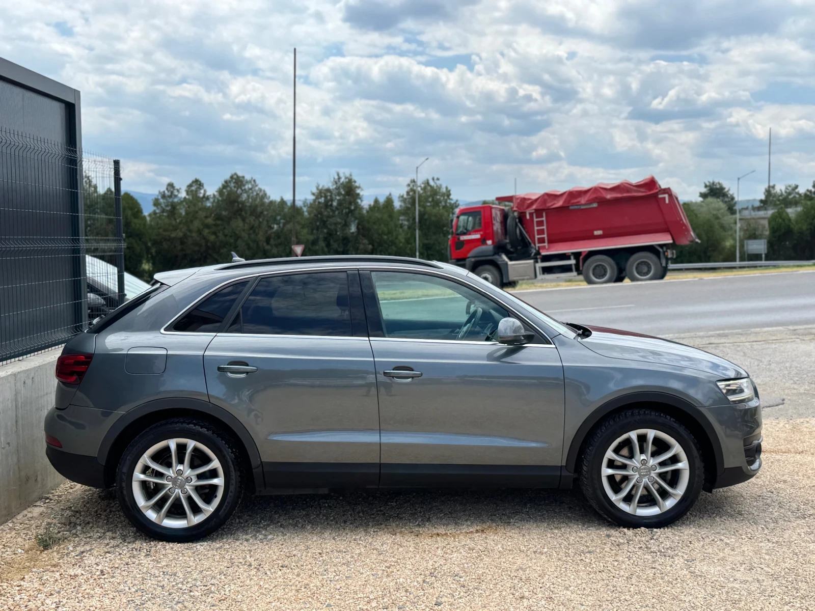 Audi Q3 2.0TDI* 177* S-LINE* S-Tronic* Панорама* ТОП*  - изображение 4