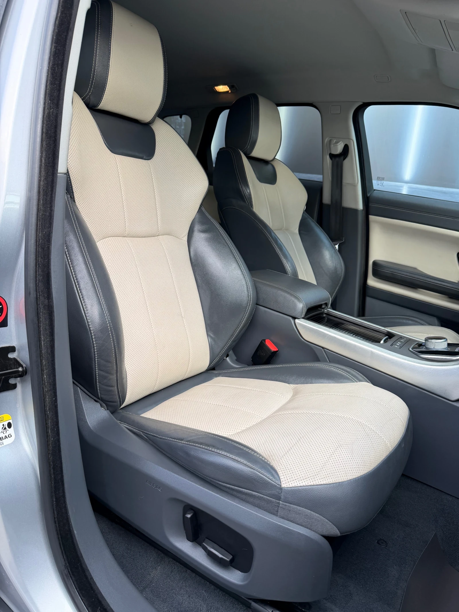 Land Rover Evoque, снимка 12 - Автомобили и джипове - 54042822