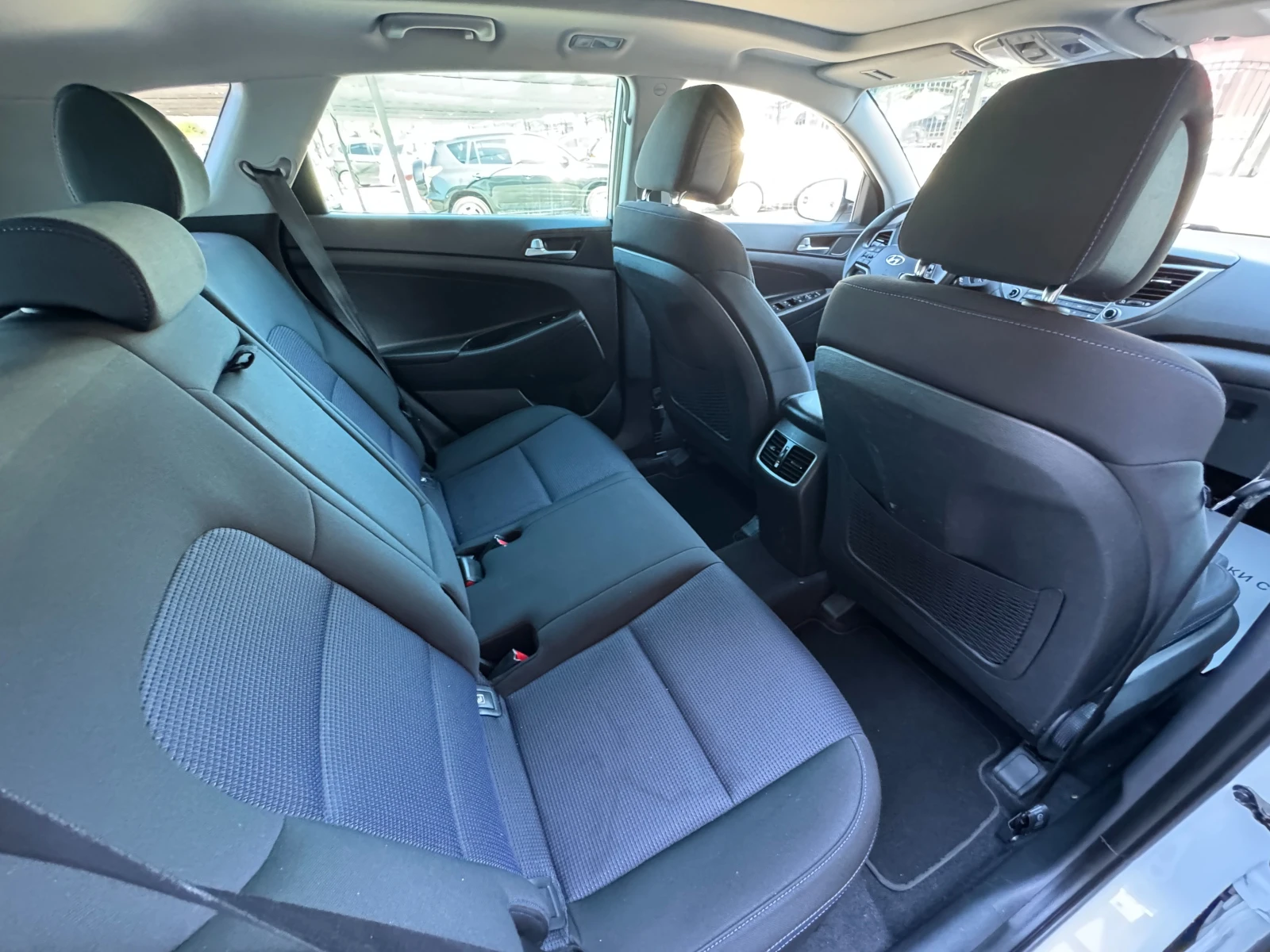 Hyundai Tucson 1.7 CRDI НОВ ВНОС , снимка 11 - Автомобили и джипове - 54909697