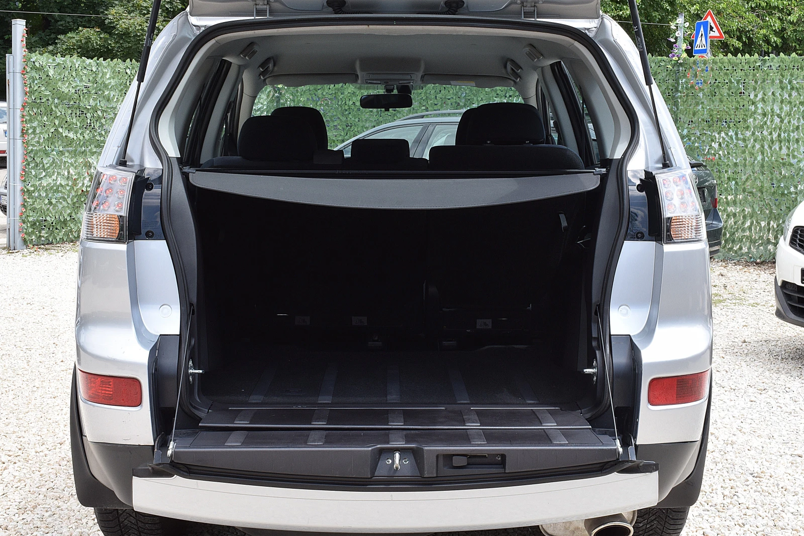 Mitsubishi Outlander 2.4ШВЕЙЦАРИЯ/4х4, снимка 6 - Автомобили и джипове - 55040004