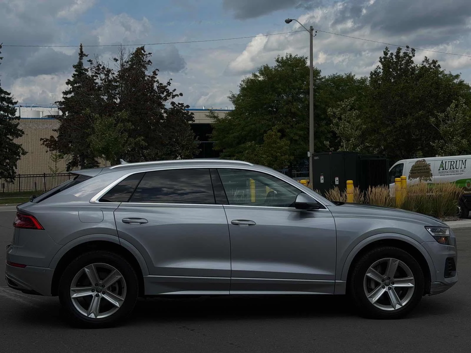 Audi Q8  PROGRESSIV / ДИСТРОНИК / АВТОКРЕДИТ , снимка 3 - Автомобили и джипове - 55897147