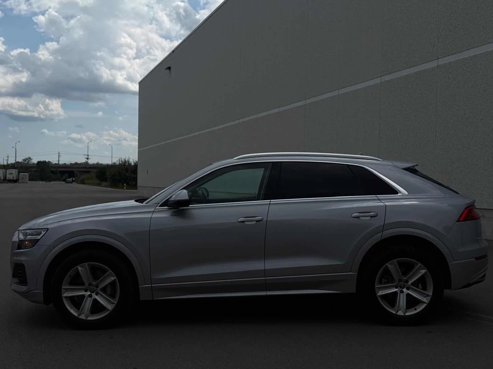 Audi Q8  PROGRESSIV / ДИСТРОНИК / АВТОКРЕДИТ , снимка 2 - Автомобили и джипове - 55897147