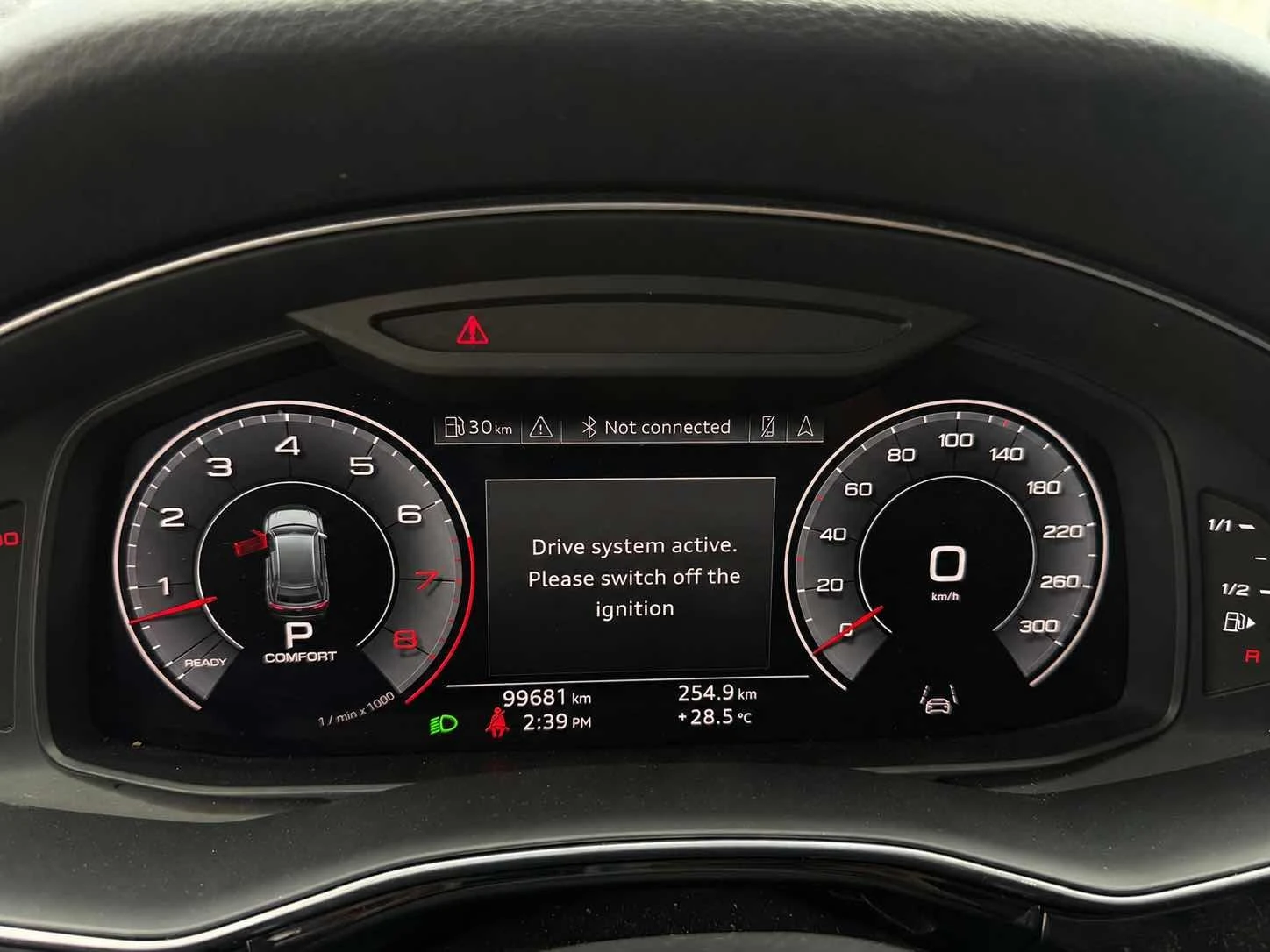 Audi Q8  PROGRESSIV / ДИСТРОНИК / АВТОКРЕДИТ , снимка 8 - Автомобили и джипове - 55897147