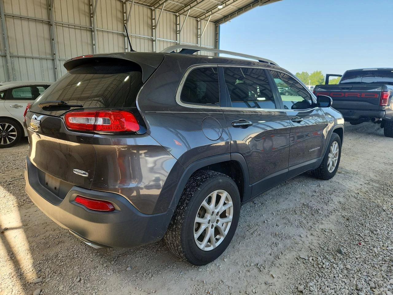 Jeep Cherokee 3.2l Latitude Plus, снимка 3 - Автомобили и джипове - 56151267