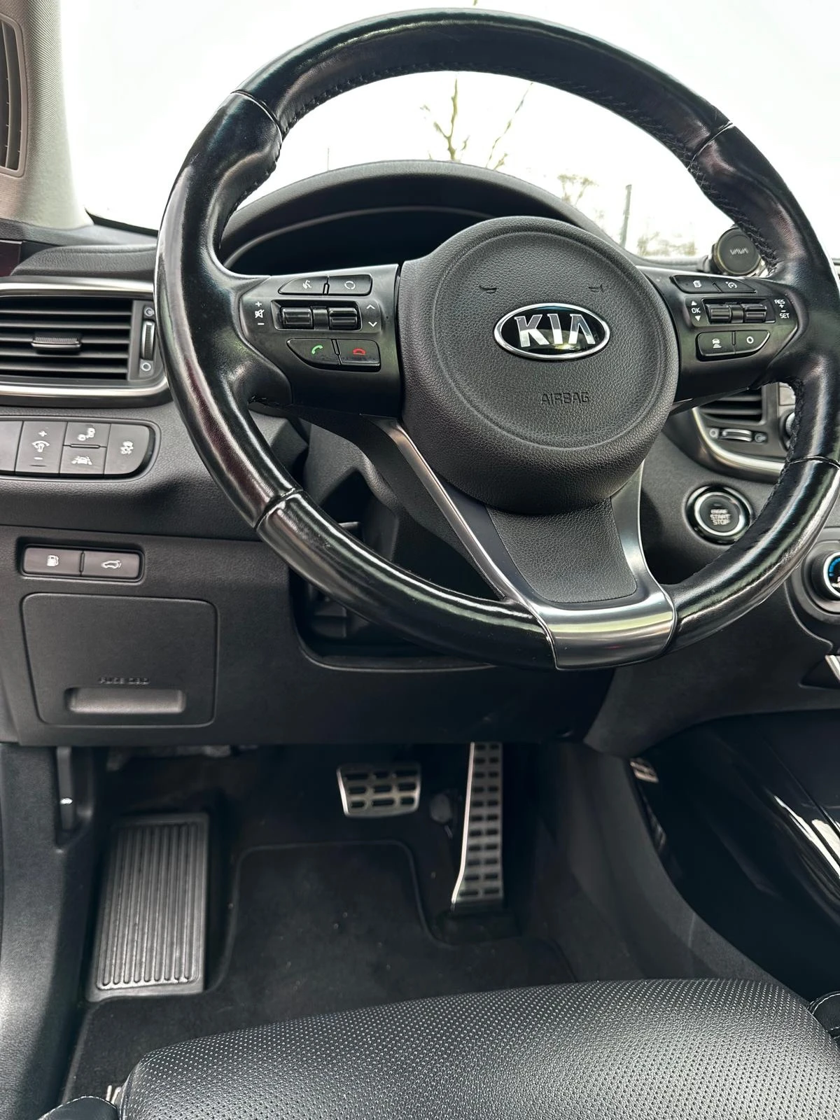 Kia Sorento 2.2 CRDI AWD, снимка 11 - Автомобили и джипове - 56151710
