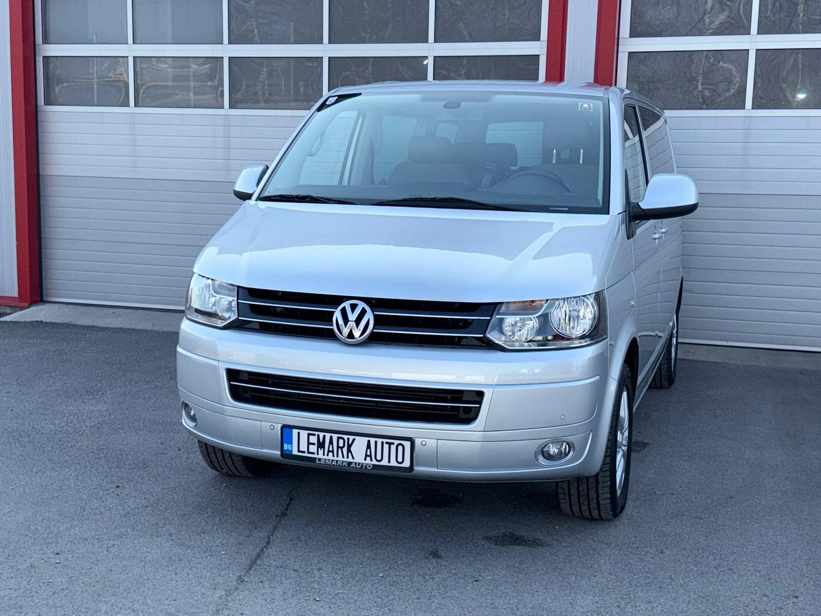 VW Multivan 2.0TDI AUTOMATIK DSG NAVI KLIMATRONIK EVRO 5A , снимка 2 - Бусове и автобуси - 56106690