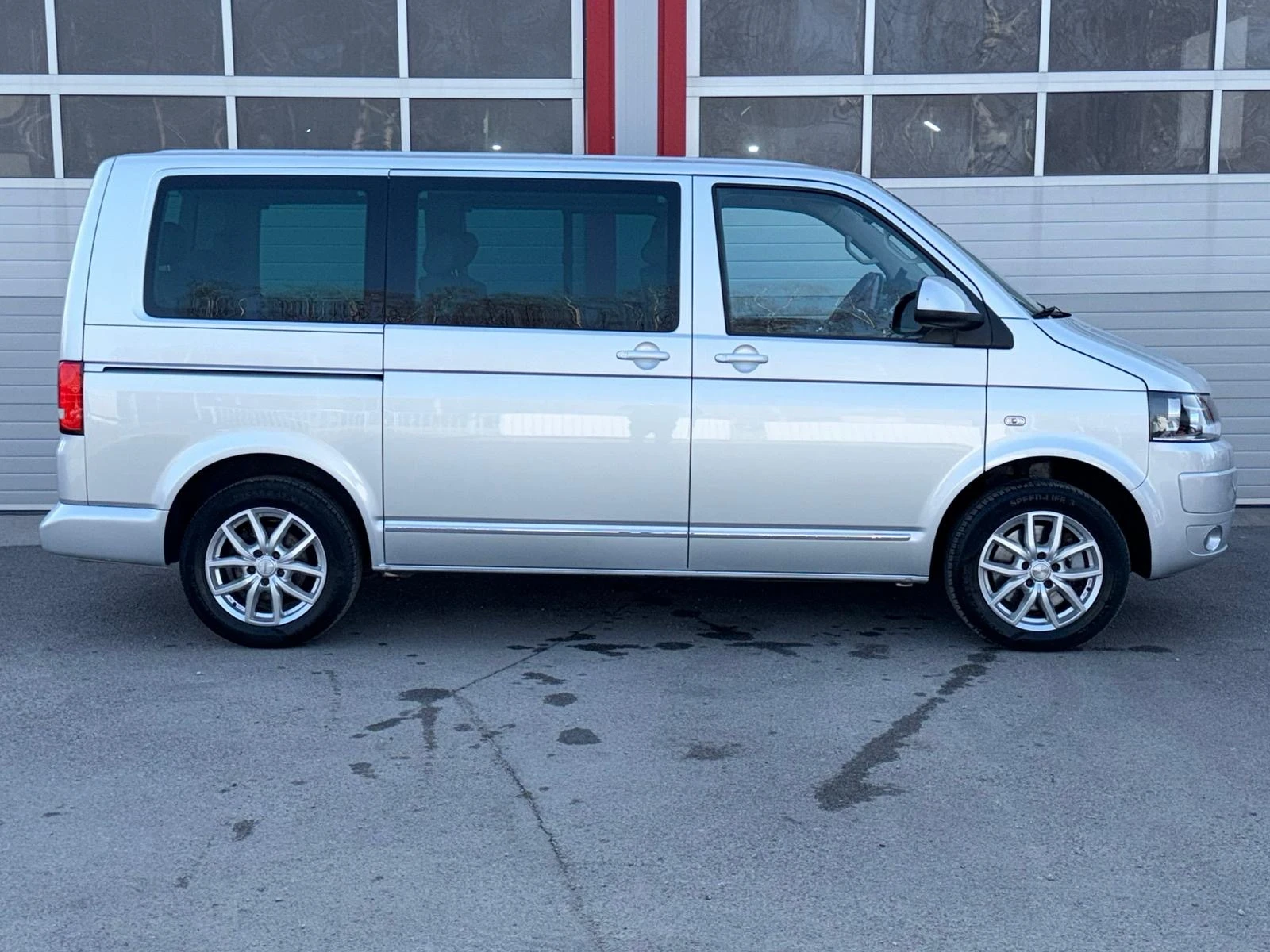 VW Multivan 2.0TDI AUTOMATIK DSG NAVI KLIMATRONIK EVRO 5A , снимка 7 - Бусове и автобуси - 56106690