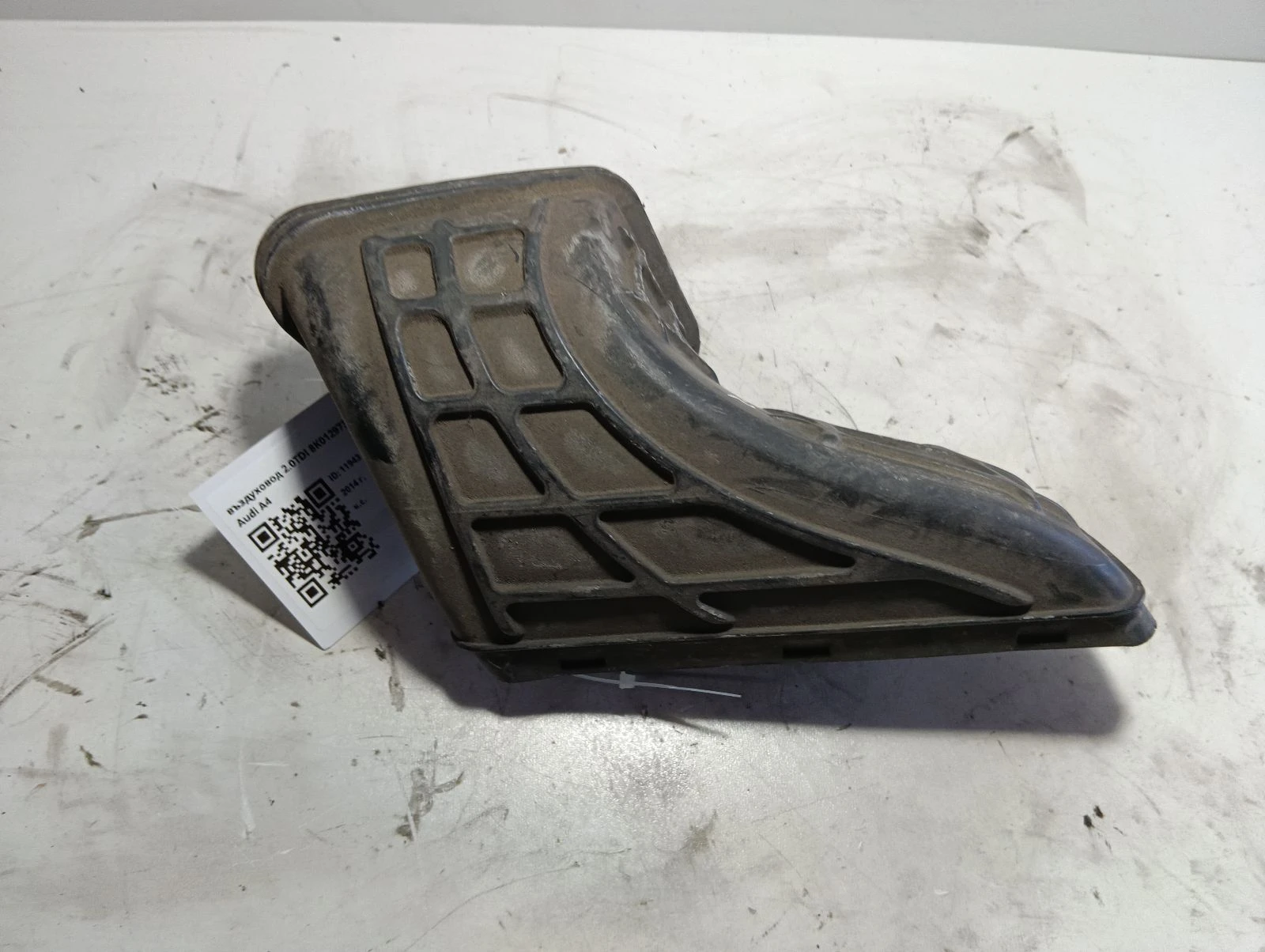 въздуховод 2.0TDI 8K0129739A Audi A4