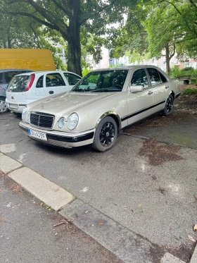 Mercedes-Benz E 230, снимка 15