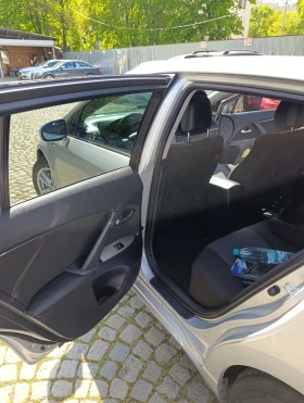 Toyota Avensis 2.2 D, снимка 12