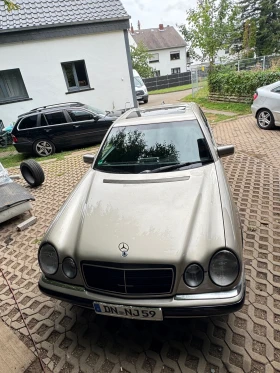 Mercedes-Benz E 230, снимка 4