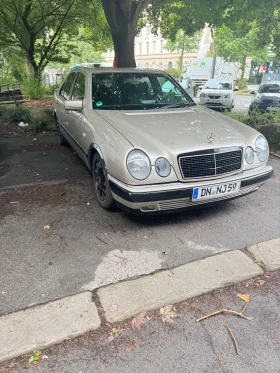Mercedes-Benz E 230, снимка 17