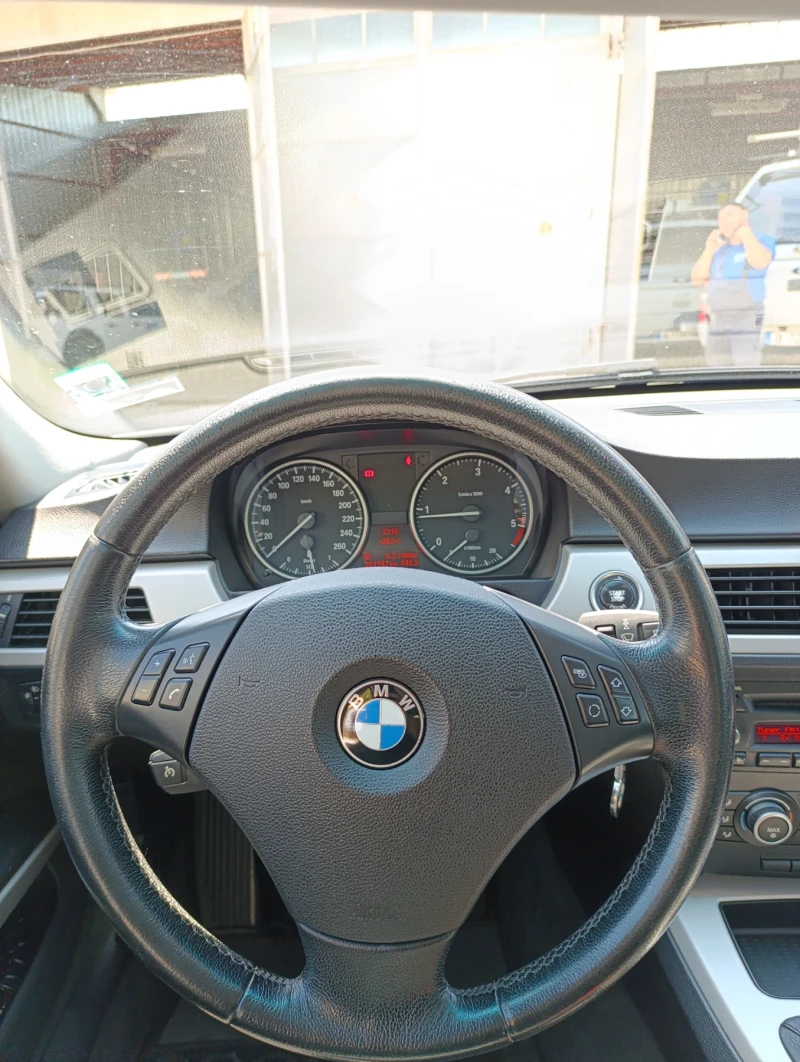 BMW 318 D, снимка 9 - Автомобили и джипове - 47609010