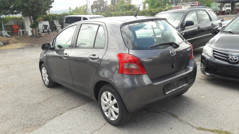 Toyota Yaris  1.3 VVT-i Cool, снимка 8 - Автомобили и джипове - 47073408