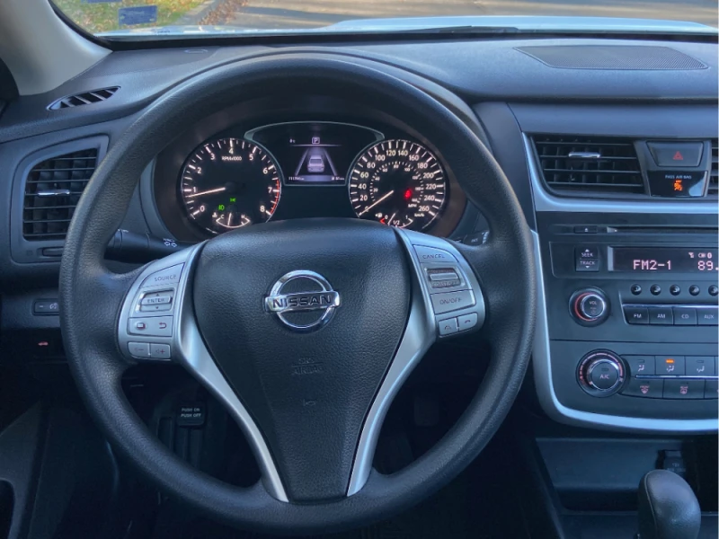 Nissan Altima, снимка 6 - Автомобили и джипове - 47465577