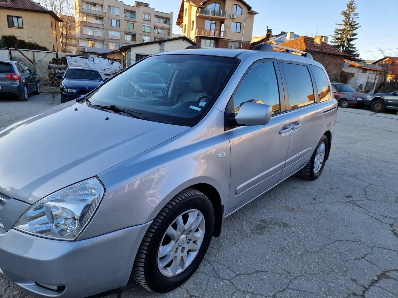 Kia Carnival 7 места, снимка 2 - Автомобили и джипове - 49131603