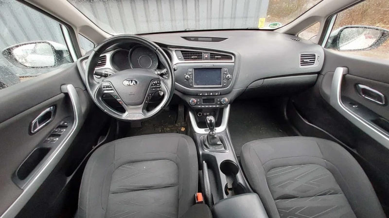 Kia Ceed 1.6 CRDI, снимка 8 - Автомобили и джипове - 49214467