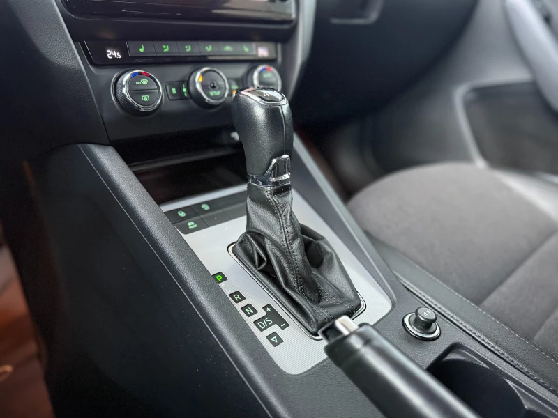 Skoda Octavia 6 МЕСЕЦА ГАРАНЦИЯ/1.8i 180к.с. 4х4/Всички Екстри, снимка 12 - Автомобили и джипове - 52551113