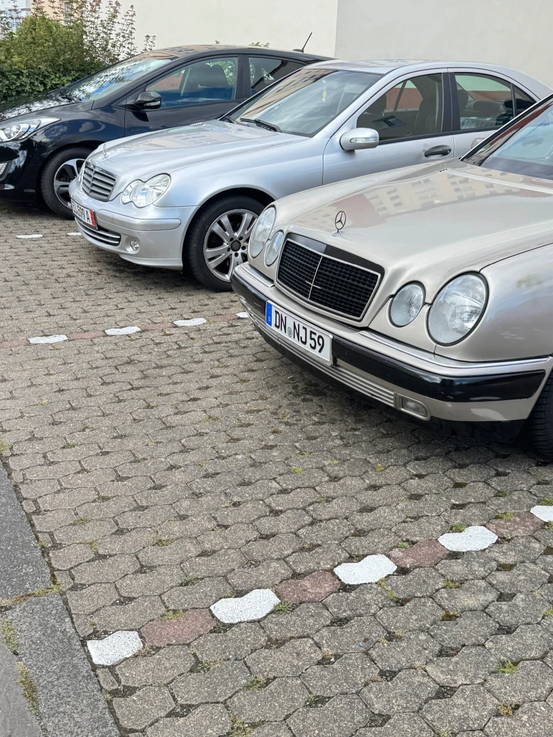 Mercedes-Benz E 230, снимка 2 - Автомобили и джипове - 52897816