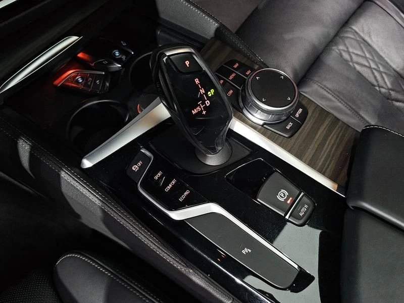 BMW 530 530I Luxury Plus, снимка 12 - Автомобили и джипове - 55505377
