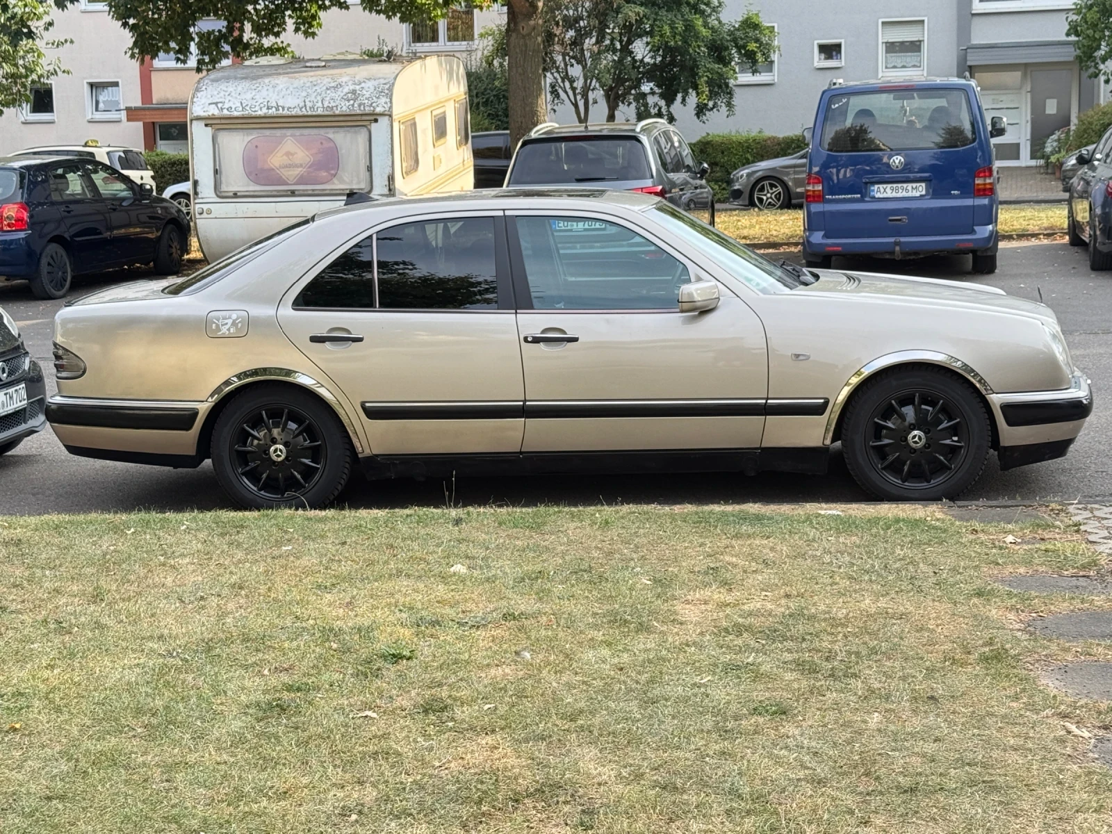 Mercedes-Benz E 230, снимка 1