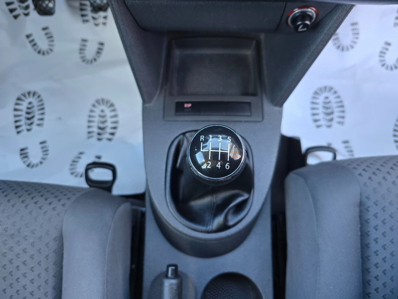 VW Touran 1.9TDi-6skorosti, Navi | Mobile.bg   7