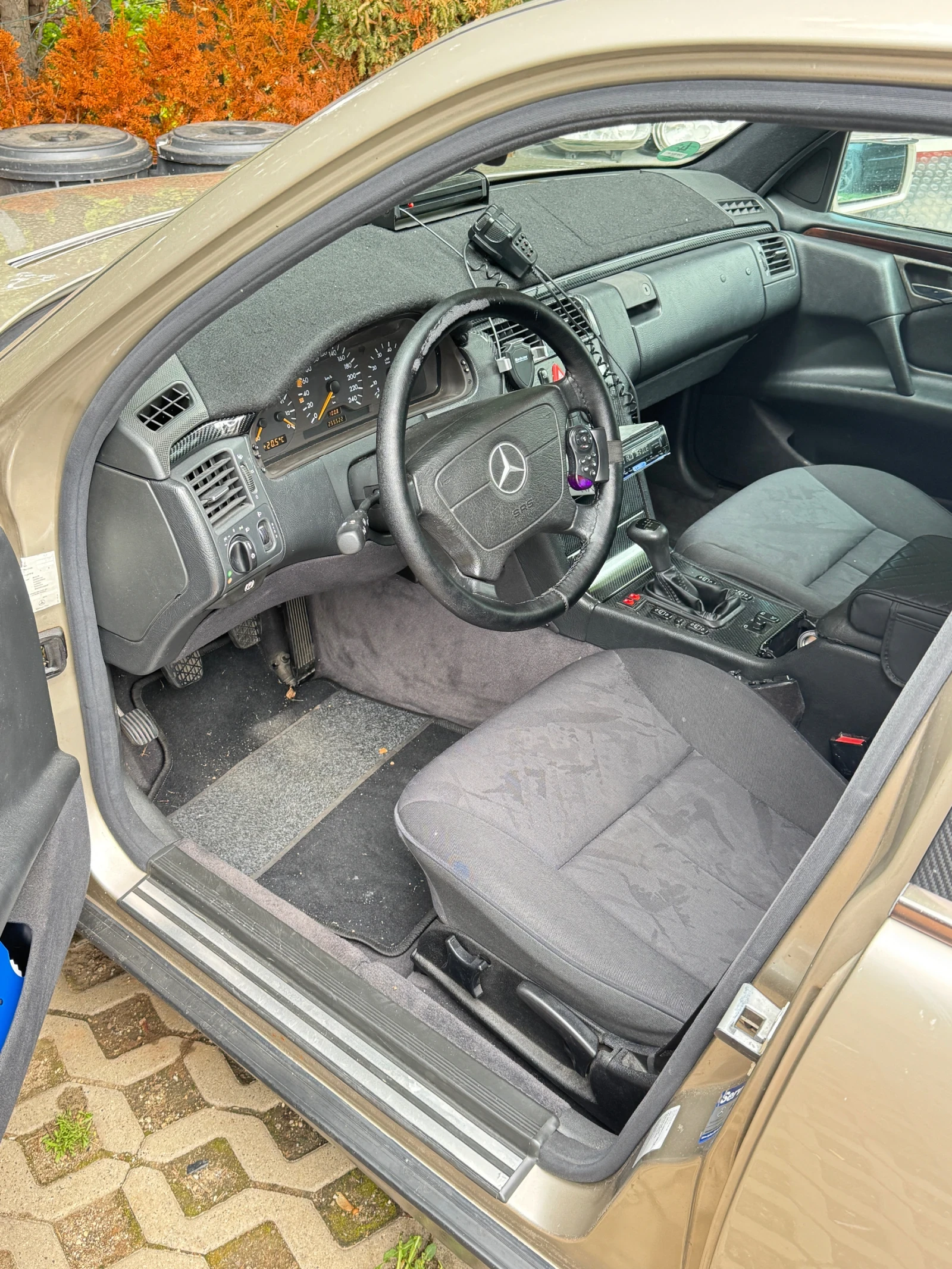 Mercedes-Benz E 230  - изображение 8