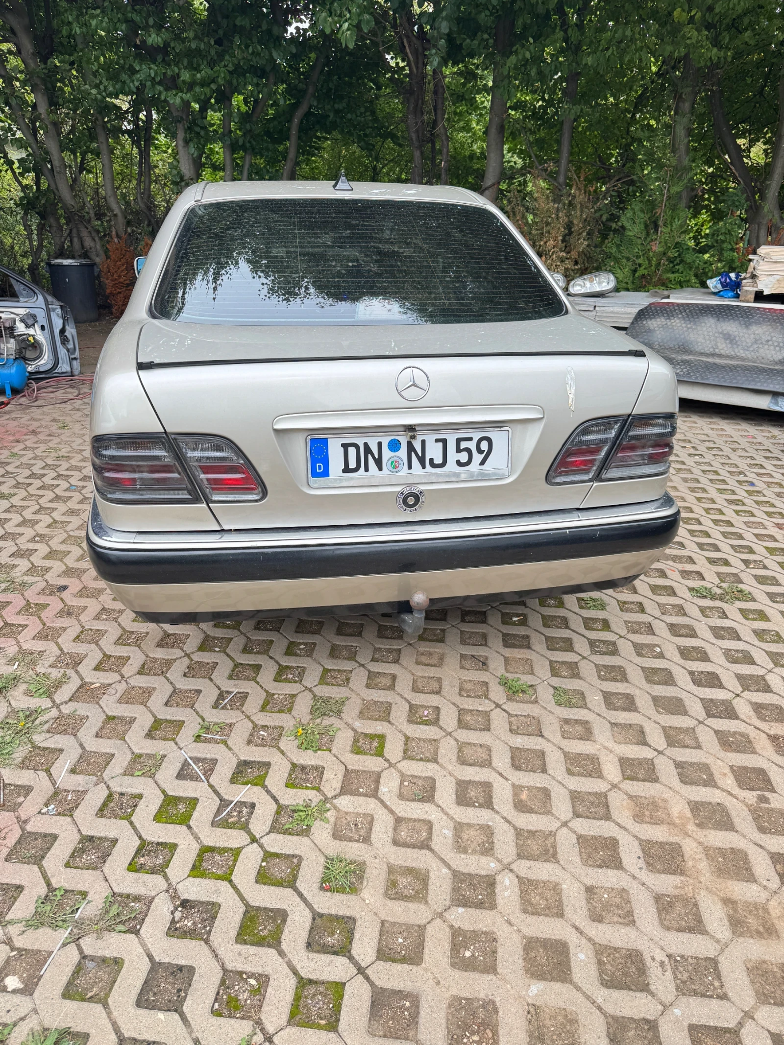 Mercedes-Benz E 230  - изображение 7