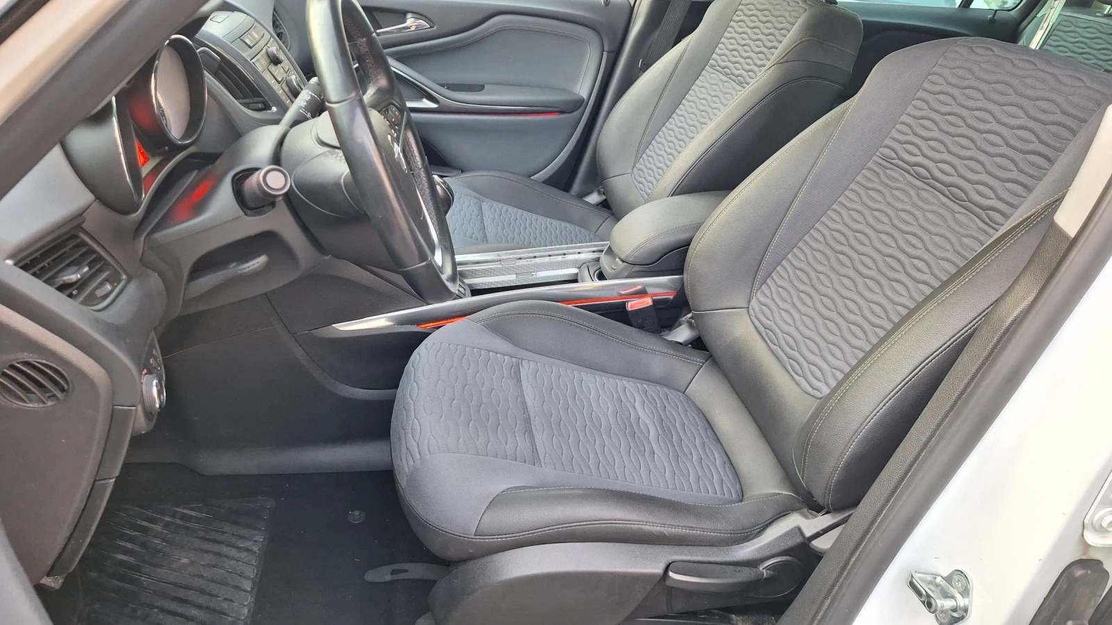 Opel Zafira 2.0 eoflex, 110ps, 6sk., NAVI,  кожа, камера, LINE, снимка 6 - Автомобили и джипове - 54196503