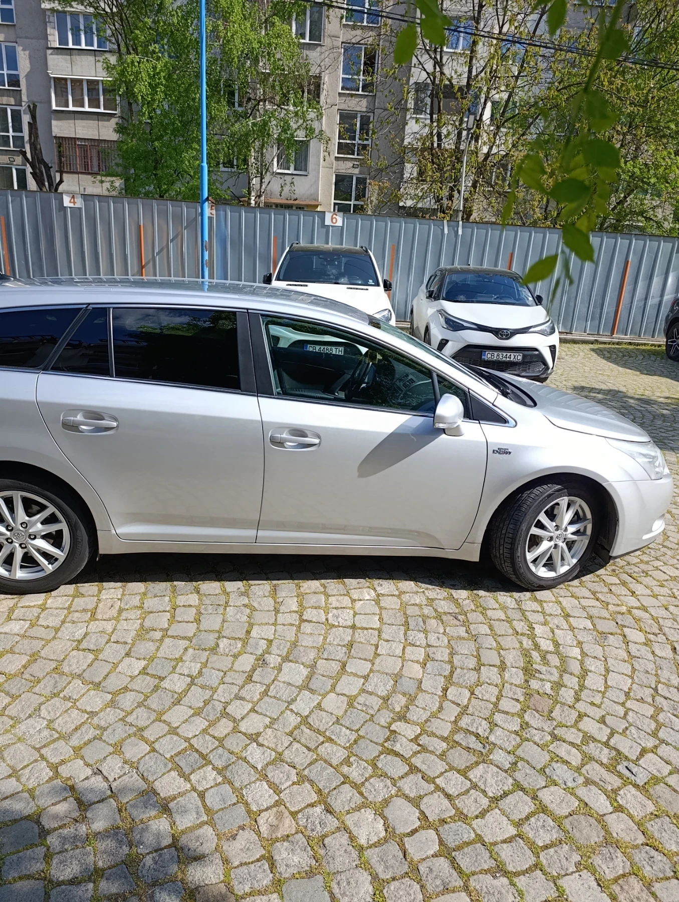 Toyota Avensis 2.2 D, снимка 4 - Автомобили и джипове - 54345275