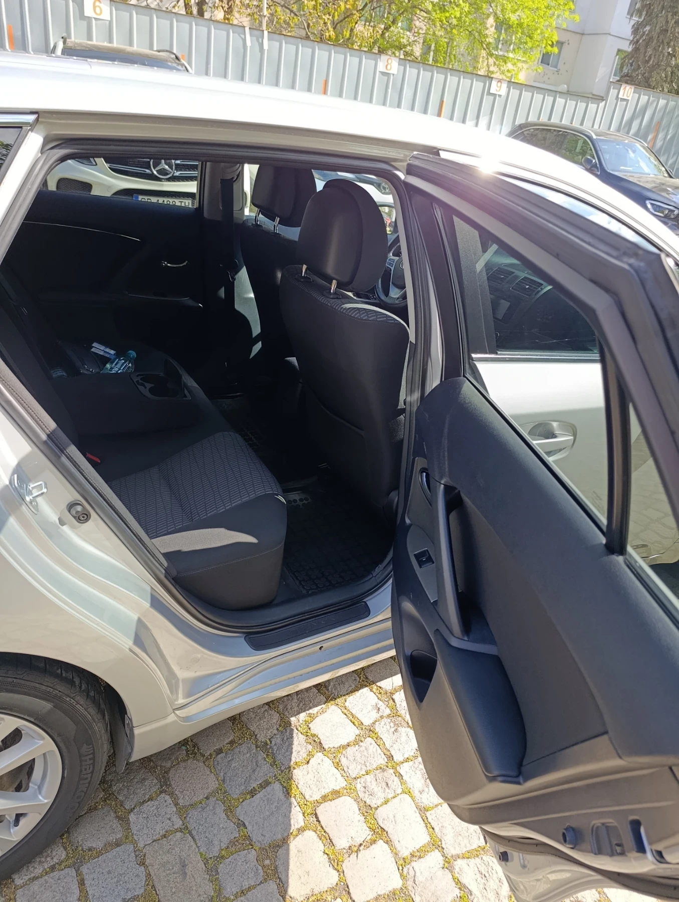 Toyota Avensis 2.2 D, снимка 11 - Автомобили и джипове - 54345275