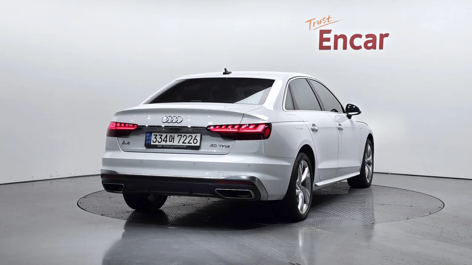 Audi A4 2021* DISTRONIK* HEAD-UP* ОБДУХ* КРАЙНА ЦЕНА, снимка 4 - Автомобили и джипове - 54649429