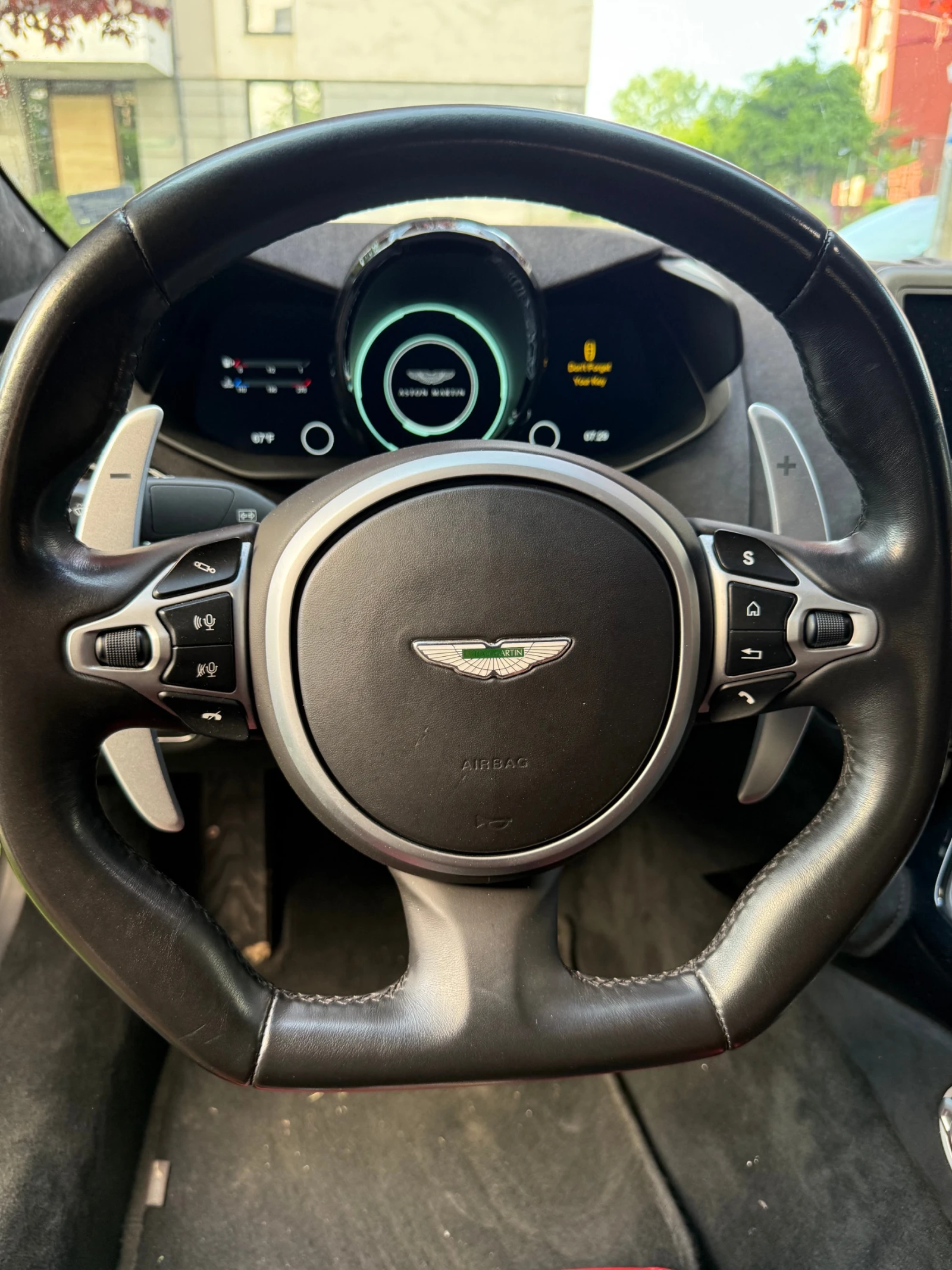Aston Martin V8 Vantage, снимка 13 - Автомобили и джипове - 54868274