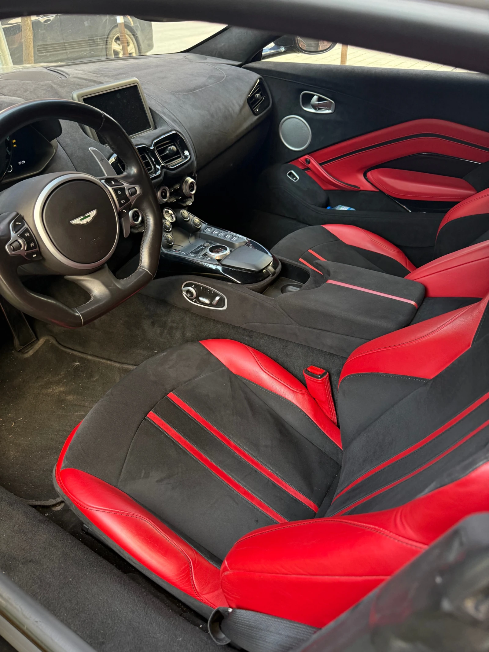 Aston Martin V8 Vantage, снимка 11 - Автомобили и джипове - 54868274