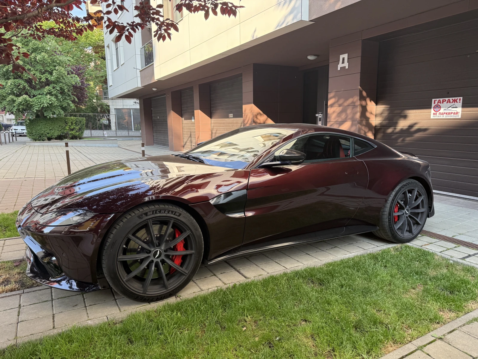 Aston Martin V8 Vantage, снимка 6 - Автомобили и джипове - 54868274