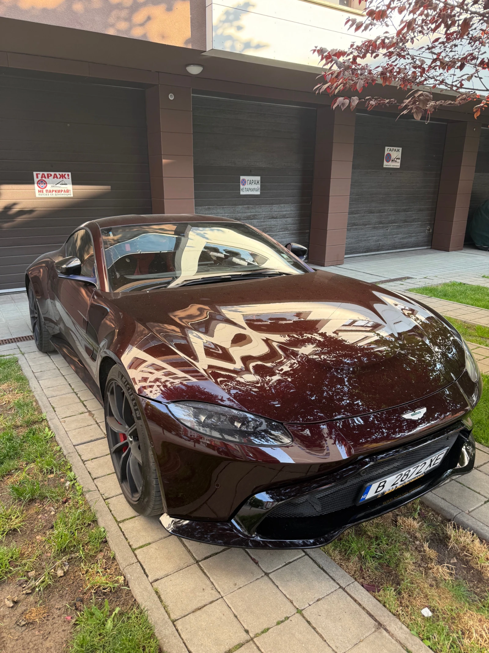 Aston Martin V8 Vantage, снимка 4 - Автомобили и джипове - 54868274