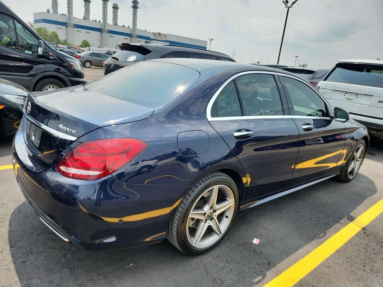 Mercedes-Benz C 300 AMG Line * 4MATIC * LED * CARFAX * , снимка 3 - Автомобили и джипове - 55516986