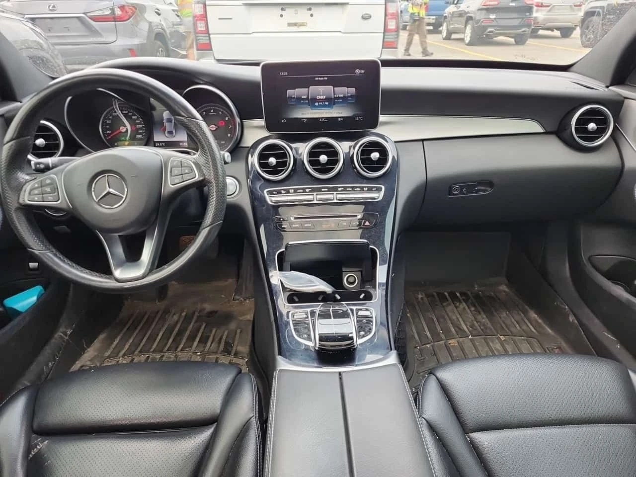 Mercedes-Benz C 300 AMG Line * 4MATIC * LED * CARFAX * , снимка 5 - Автомобили и джипове - 55516986