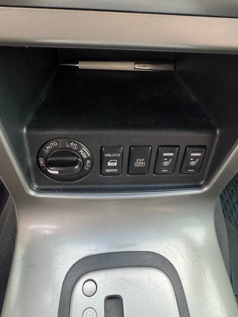 Nissan Pathfinder Джип, снимка 10 - Автомобили и джипове - 53333884