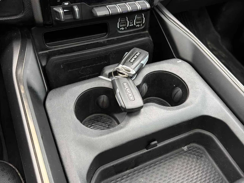 Dodge RAM 1500 / Sport / CARFAX/ ОБДУХВАНЕ/CAMERA /HARMON KARDON, снимка 10 - Автомобили и джипове - 53595630