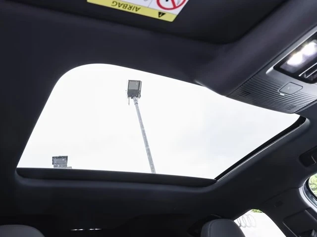 Audi Q3 Sportback TFSI QUATTRO * NEW 2026* S-LINE PANORAMA MATRIX , снимка 11 - Автомобили и джипове - 56120215