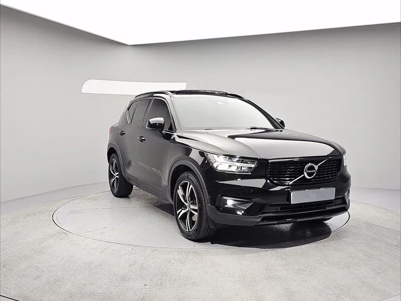 Volvo XC40 T4 R-Design, снимка 3 - Автомобили и джипове - 56221794