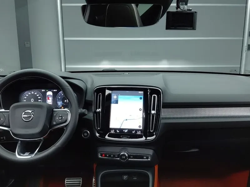 Volvo XC40 T4 R-Design, снимка 7 - Автомобили и джипове - 56221794