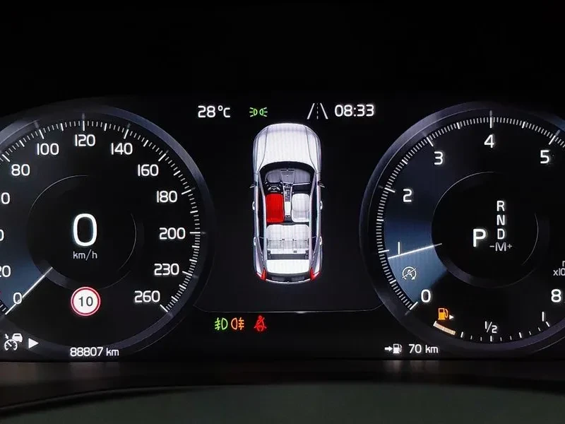 Volvo XC40 T4 R-Design, снимка 8 - Автомобили и джипове - 56221794