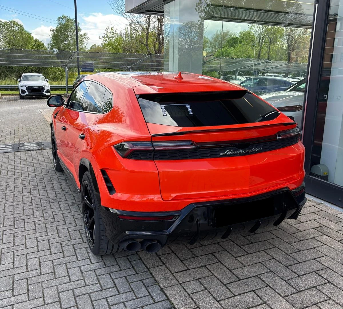 Lamborghini Urus SE 4.0 V8 Plug-in Hybrid 4WD - изображение 2