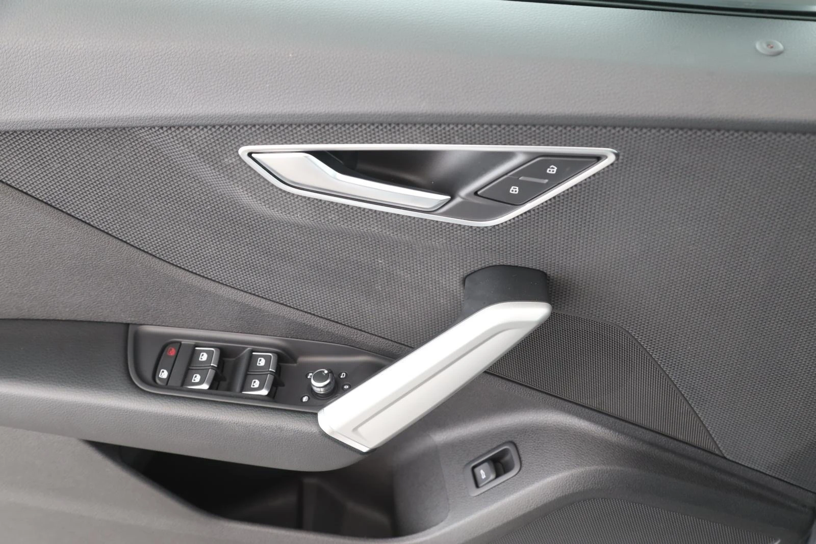 Audi Q2 40TFSI* QUATTRO* LED* DISTR* KEYLESS*  - изображение 7