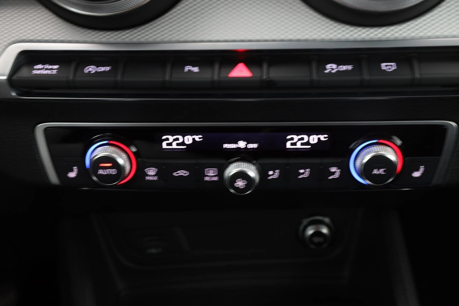 Audi Q2 40TFSI* QUATTRO* LED* DISTR* KEYLESS*  | Mobile.bg   11