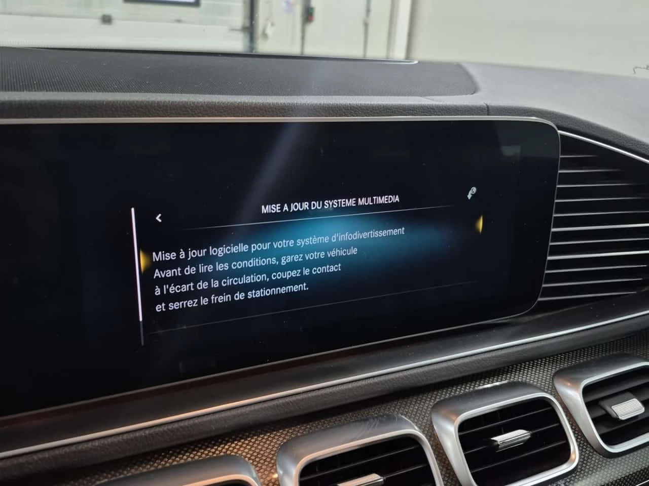 Mercedes-Benz GLE 53 4MATIC AMG | МАСАЖ | PANO | ДИСТРОНИК | 360 | KEYLESS | , снимка 11 - Автомобили и джипове - 53927895